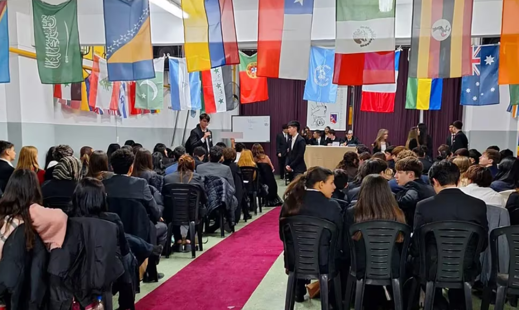 Con el apoyo del papa Francisco, alumnos bonaerenses emulan a la ONU y debaten sobre IA, Seguridad y Cambio Climático