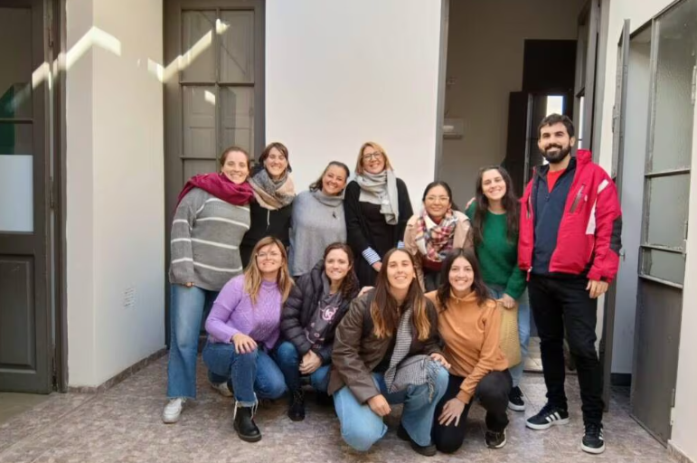 Salud mental: Psicólogos cordobeses brindan terapias a bajo costo y con trueque a familias sin obras sociales
