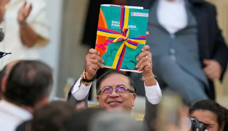Colombia: Petro presentó su reforma al sistema de salud y hoy habrá una marcha en apoyo al gobierno