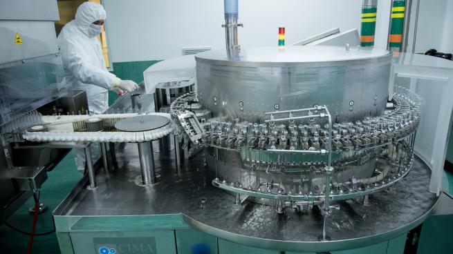Plasma por medicamentos: el laboratorio universitario de Córdoba que funciona por trueque