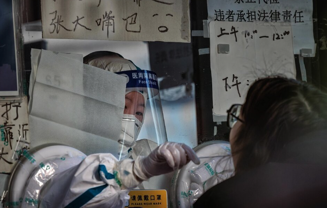 Algunos crematorios se saturan en China ante el aumento del covid-19